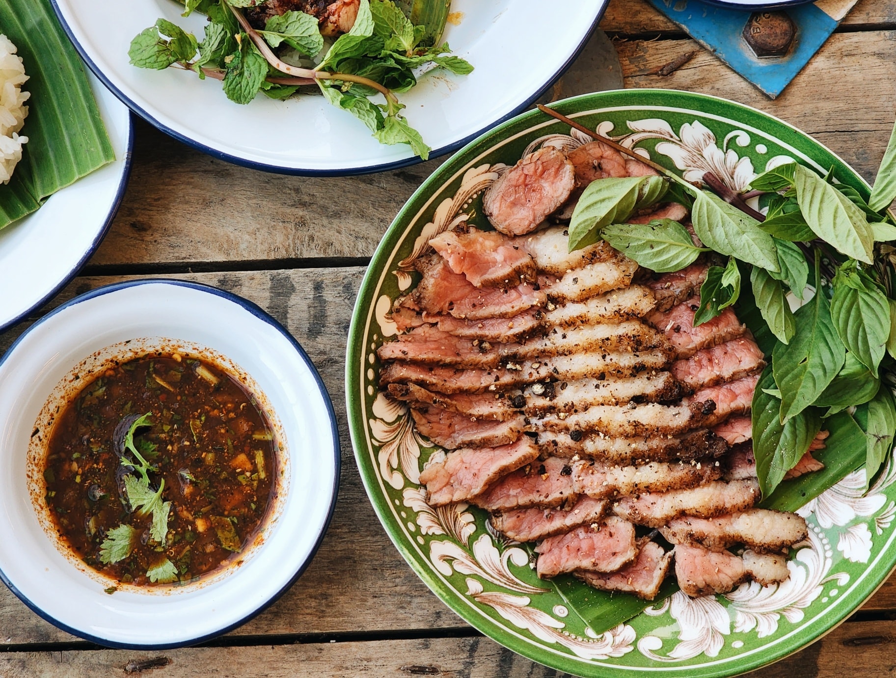 เนื้อย่าง สมุนไพร — Grilled beef